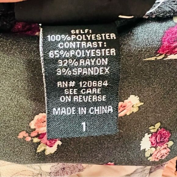 TORRID FLORAL PULLOVER BLOUSE 1X - Picture 4 of 4